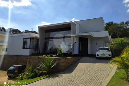 Casa à venda com 3 suítes no condomínio Jardim Primavera, Louveira - SP
