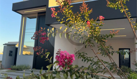 Casa à venda com 3 suítes no condomínio Florais do Parque, Cuiabá - MT