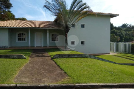 Casa à venda com 5 quartos, sendo 3 suítes, no condomínio Ville Chamonix, Itatiba - SP