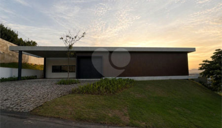 Casa à venda com 4 quartos, sendo 3 suítes, no condomínio Terras de Santa Teresa, Itupeva - SP