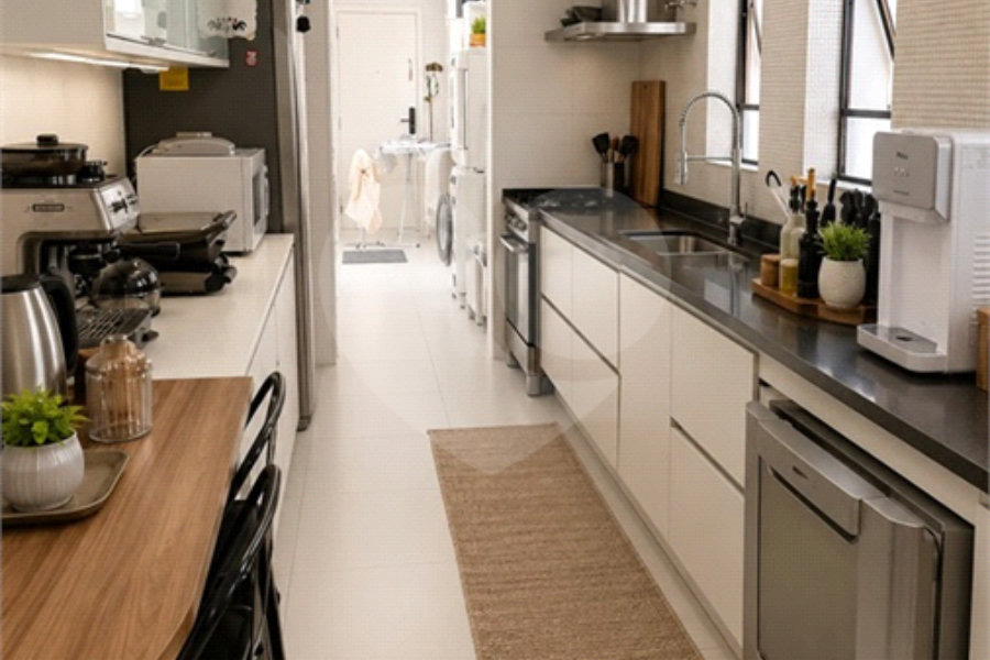 Apartamento para alugar com 3 quartos, sendo 2 suítes, em Moema, São Paulo, SP