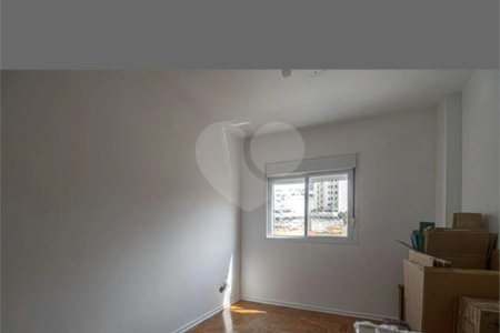 Apartamento à venda com 3 quartos, sendo 1 suíte,  em Aclimação, São Paulo, SP