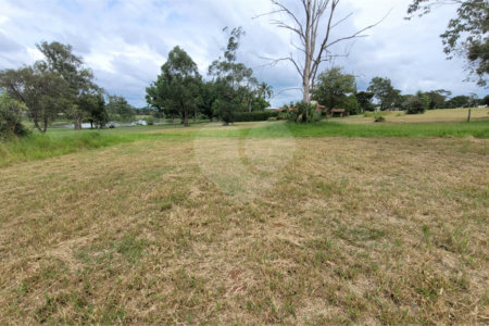 Loteamento Residencial no Condomínio Vila Pinhal do Broa.