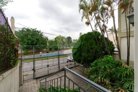 Casa à venda com 8 quartos, sendo 2 suítes, em Indianópolis, São Paulo, SP