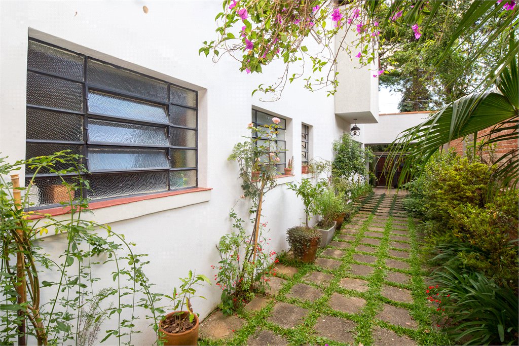 Casa à venda com 3 quartos, sendo 1 suíte, em Alto da Boa Vista, São Paulo, SP