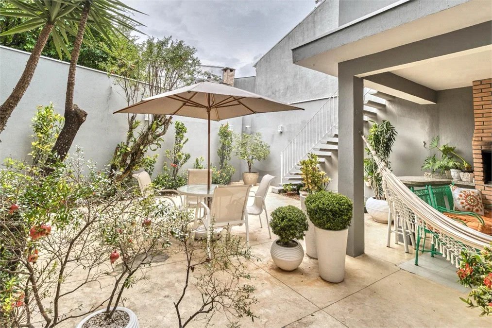 Casa de Vila à venda com 3 quartos, sendo 2 suítes, em Jardim Hípico, São Paulo, SP