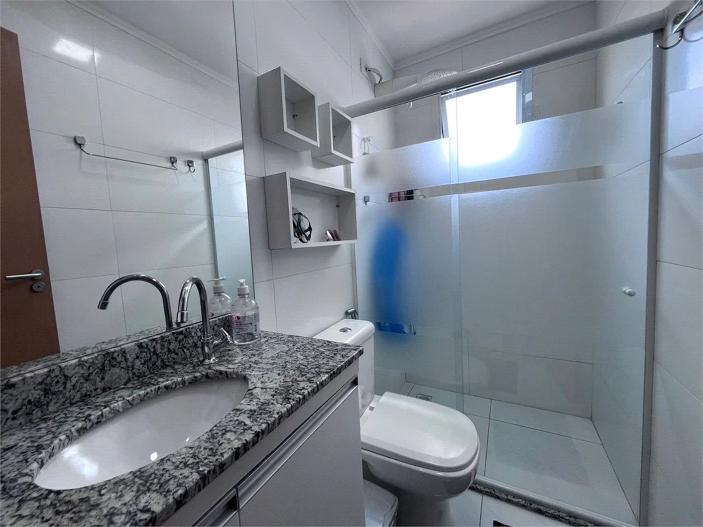 Apartamento à venda com 2 quartos, sendo 1 suíte, em Guilhermina, Praia Grande, SP