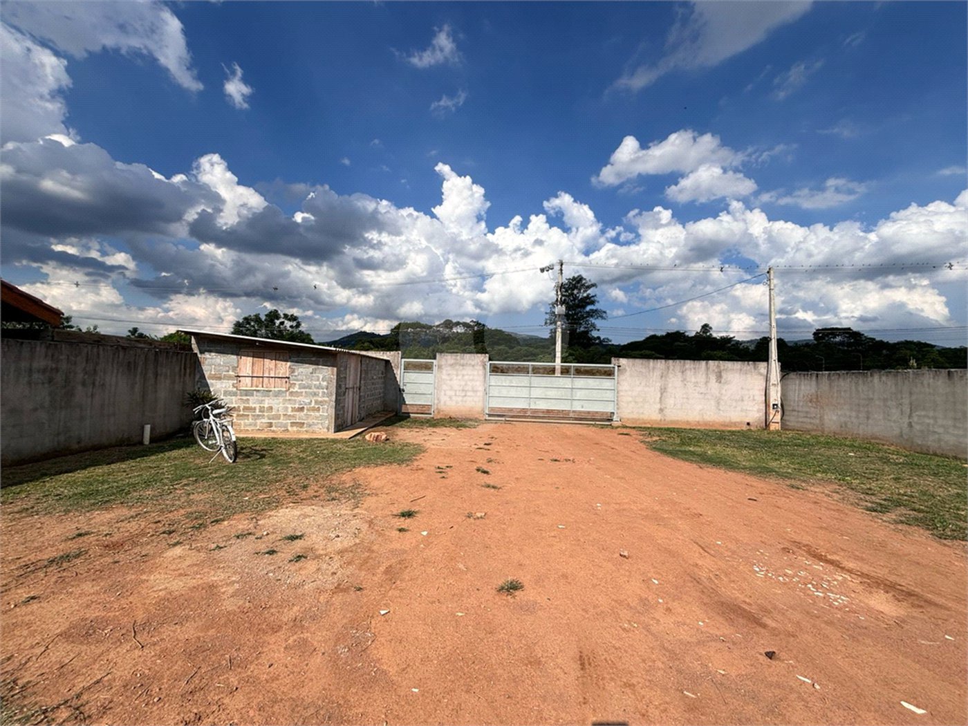 Casa à venda com 2 suítes em Jardim Estância Brasil, Atibaia, SP