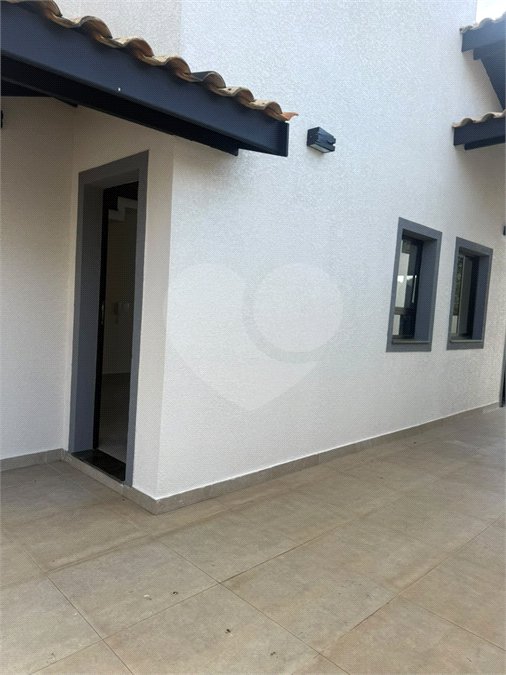 Casa à venda ou para alugar com 3 quartos, sendo 1 suíte, no condomínio Residencial Marchant Buarque, Atibaia - SP