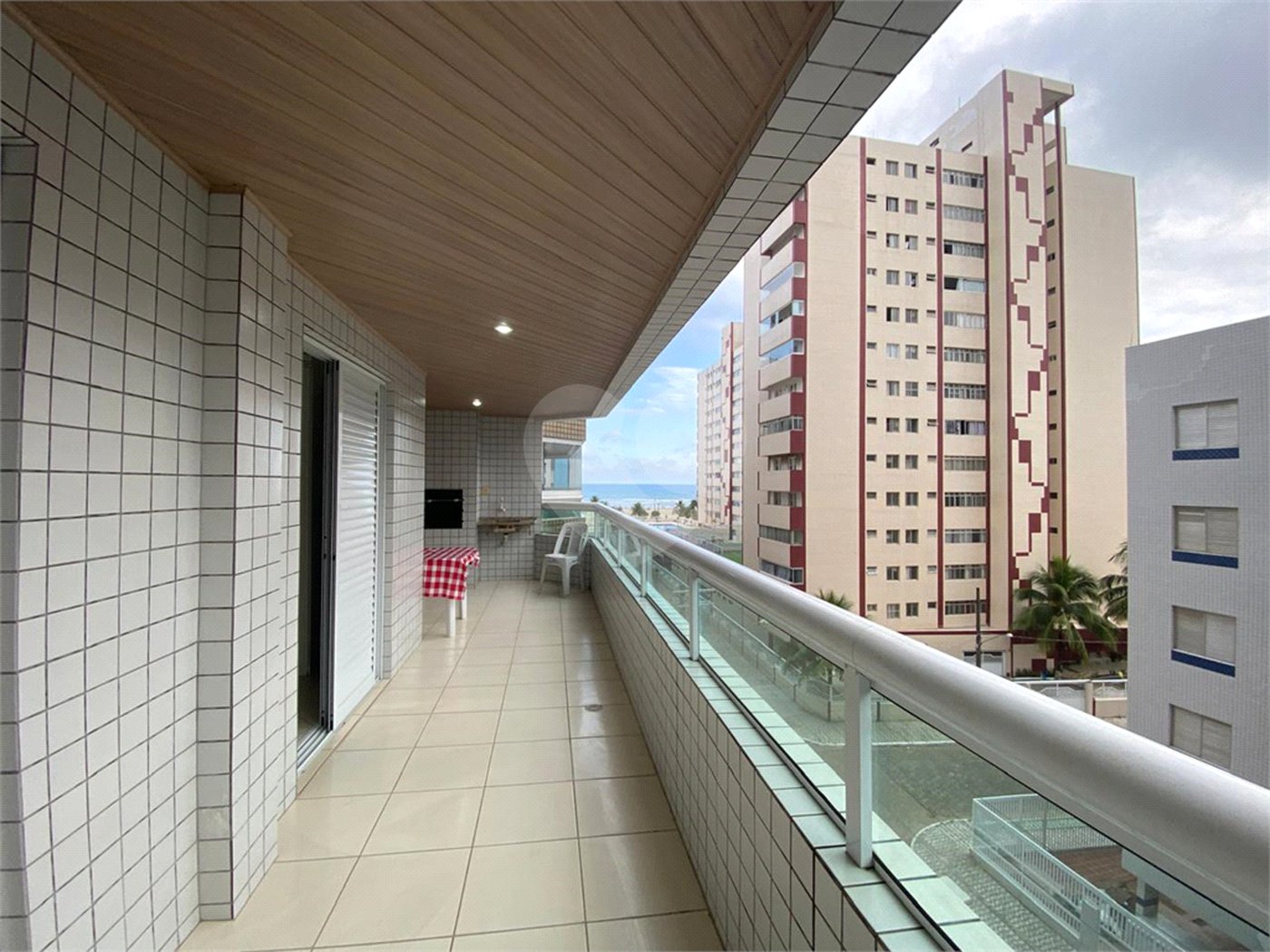 Apartamento à venda com 2 quartos, sendo 1 suíte, em Guilhermina, Praia Grande, SP