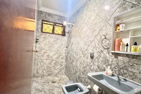 Sobrado à venda com 3 quartos, sendo 1 suíte, em Jardim São Guilherme, Sorocaba, SP