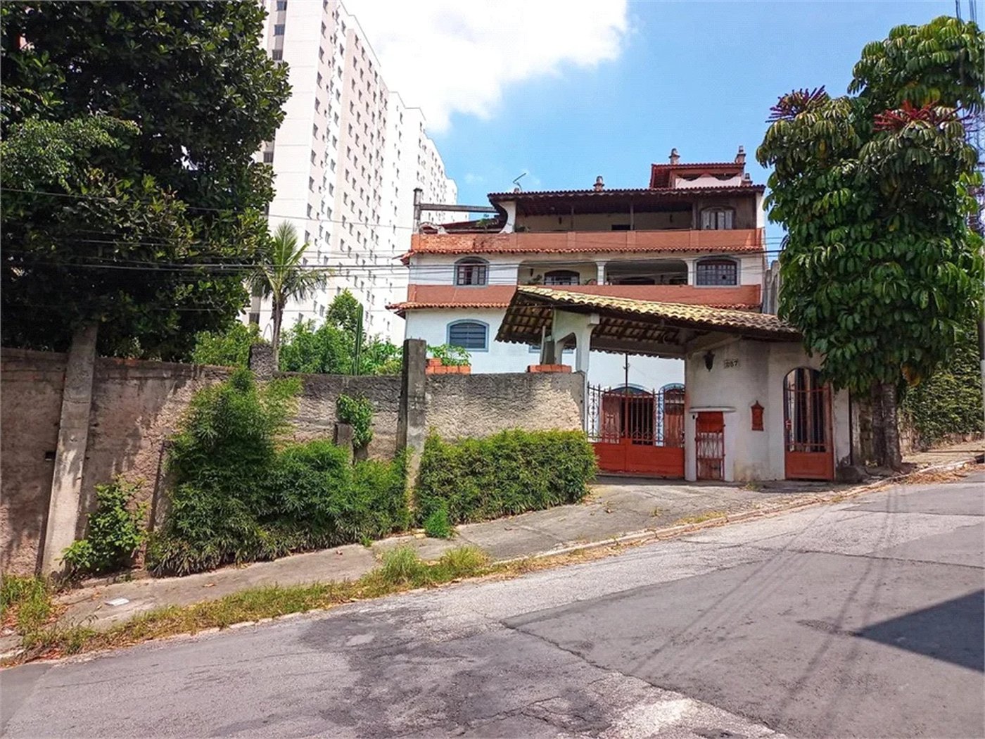 Casa à venda com 5 quartos, sendo 3 suítes, em Parque Arariba, São Paulo, SP