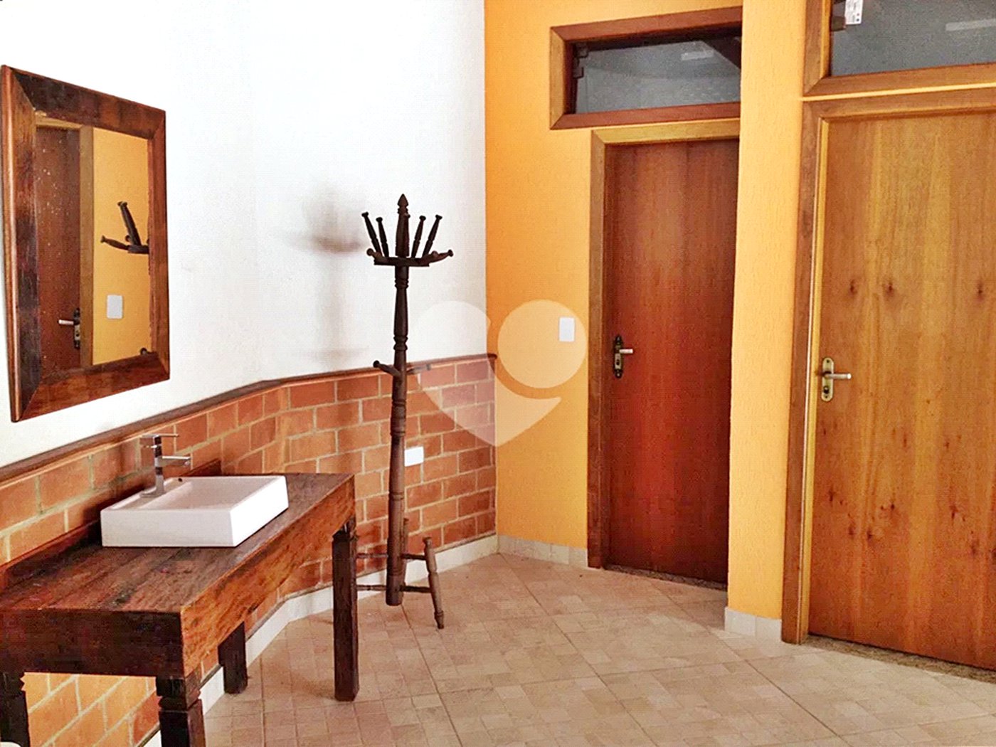 Casa à venda com 4 quartos, sendo 1 suíte, no condomínio Associação Reserva das Hortênsias, Mairiporã - SP