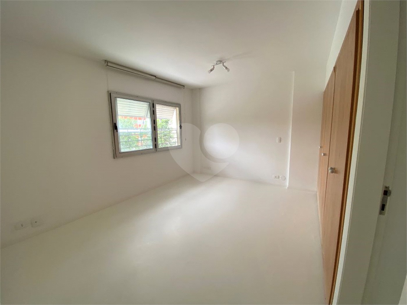 Apartamento para alugar com 3 quartos, sendo 1 suíte, em Jardim Europa, São Paulo, SP