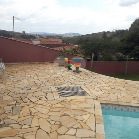 Casa à venda com 3 quartos, sendo 1 suíte,  no Centro, Socorro, SP