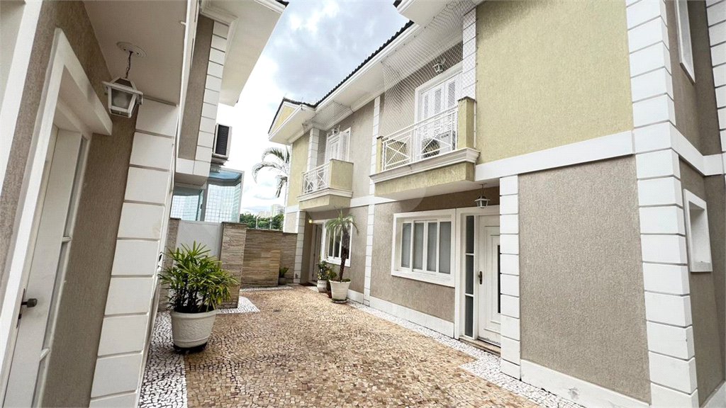 Casa à venda com 3 quartos, sendo 1 suíte, no condomínio Villagio Tramway, São Paulo - SP