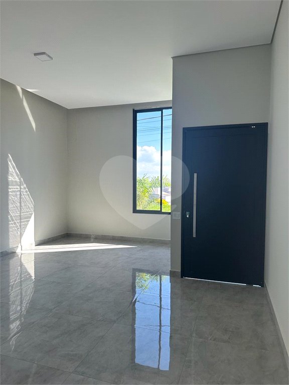 Casa à venda com 3 quartos, sendo 1 suíte, no condomínio Lagos D´icaraí, Salto - SP