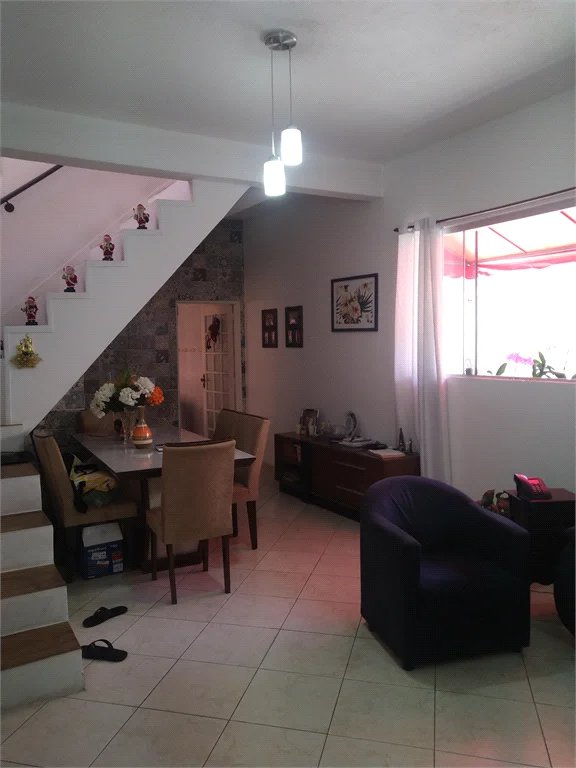 Casa à venda com 4 quartos, sendo 1 suíte, em Vila Pirajussara, São Paulo, SP