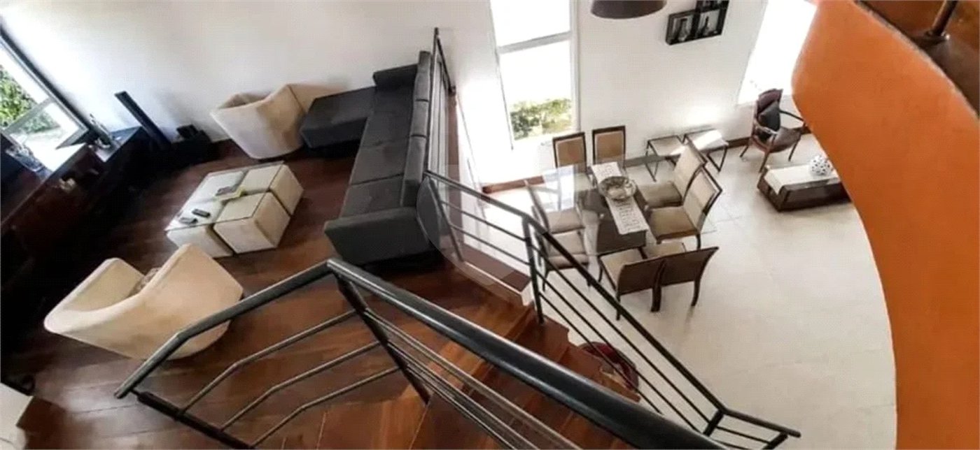 Casa à venda com 3 suítes no condomínio Recanto dos Paturis, Vinhedo - SP