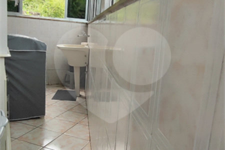 Casa à venda com 5 quartos, sendo 3 suítes, no condomínio Village Texeira Campos, Rio de Janeiro - RJ
