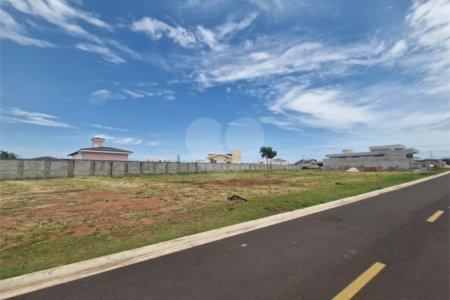 Terreno à Venda no Condomínio Monte das Araucárias