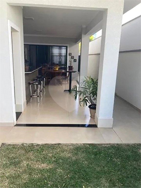 Casa à venda com 3 suítes no condomínio Terras do Cancioneiro, Paulínia - SP