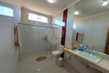 Casa à venda com 4 quartos, sendo 2 suítes, no condomínio Nascente do Jaraguá, Araraquara - SP