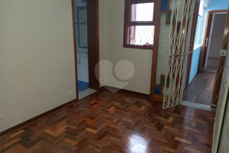 Sobrado à venda com 4 quartos, sendo 2 suítes, em Vila Hamburguesa, São Paulo, SP