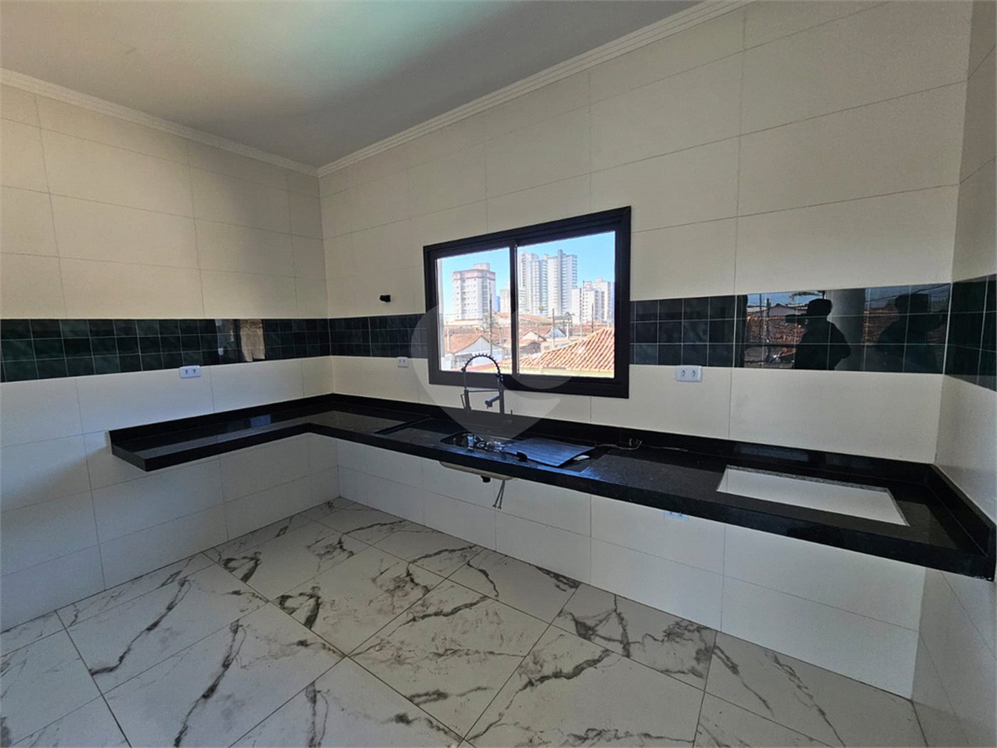 Casa à venda com 3 quartos, sendo 1 suíte,  em Maracanã, Praia Grande, SP