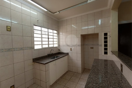 Casa à venda com 3 quartos, sendo 2 suítes,  no Centro, Itapetininga, SP