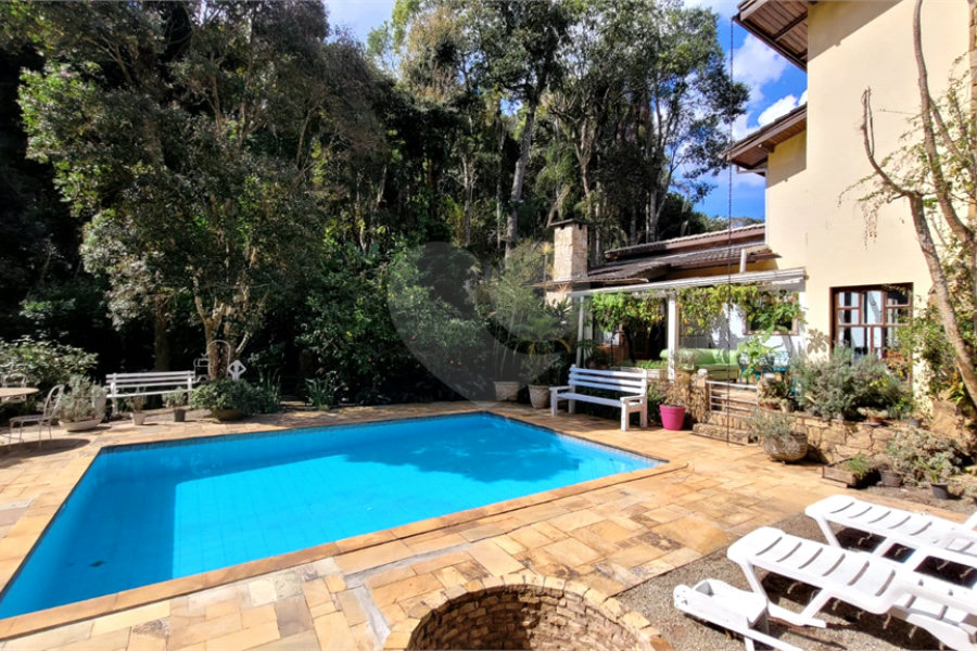 Casa à venda ou para alugar com 4 quartos, sendo 3 suítes, no condomínio Associação Reserva das Hortênsias, Mairiporã - SP