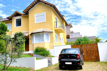 Casa à venda com 3 quartos, sendo 2 suítes, no condomínio Altos de São Roque, São Roque - SP
