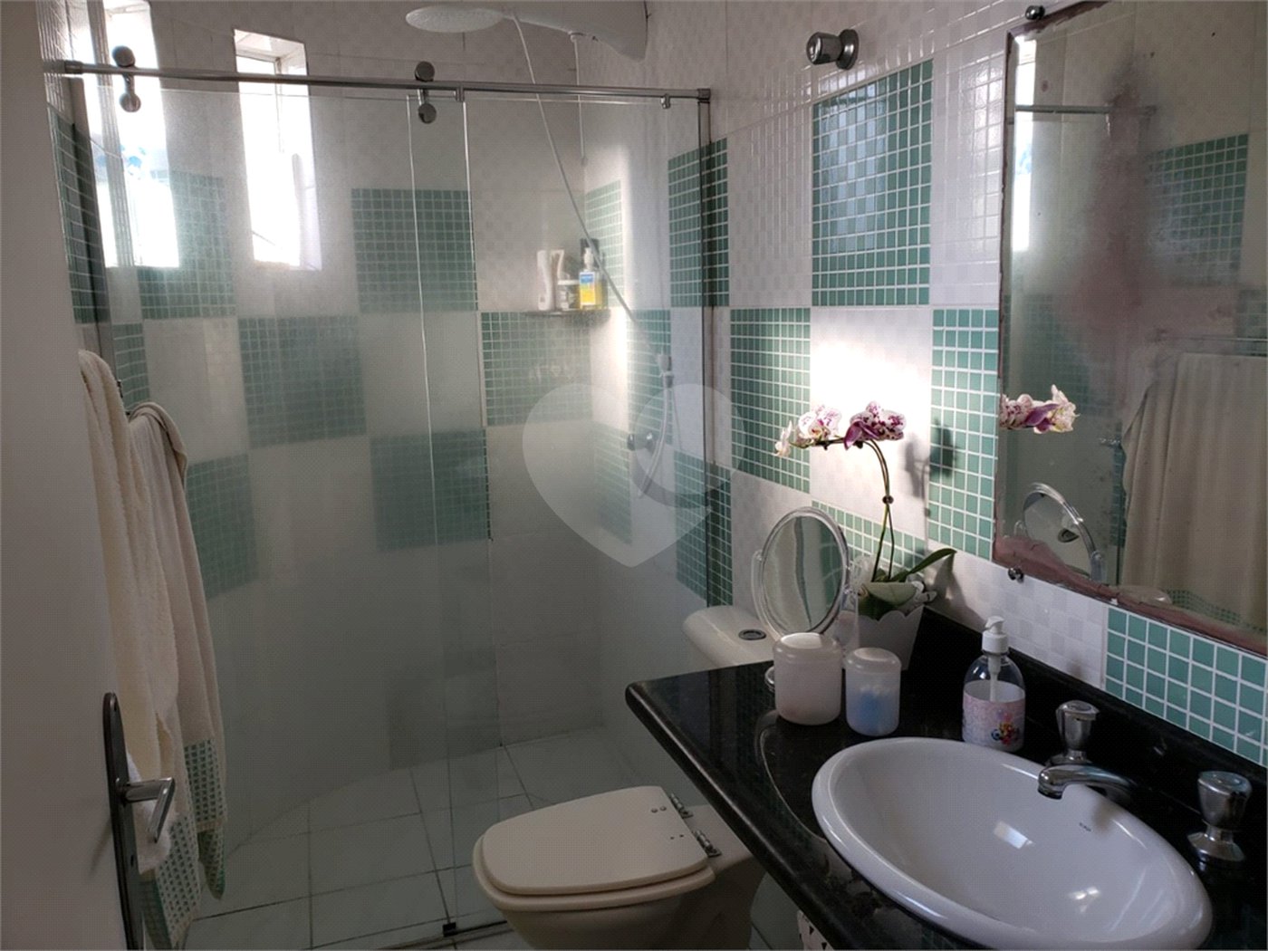 Sobrado à venda com 3 quartos, sendo 1 suíte, em Bosque da Saúde, São Paulo, SP