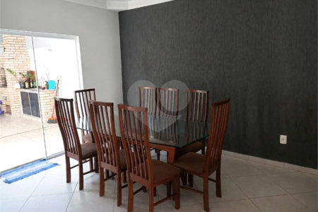 Sobrado à venda com 4 quartos, sendo 1 suíte,  em Residencial Monte Verde, Indaiatuba, SP