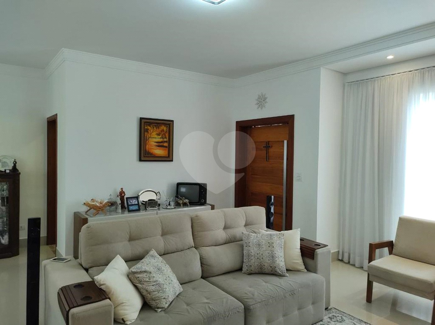 Casa à venda com 4 quartos, sendo 2 suítes, no condomínio Primavera, Salto - SP