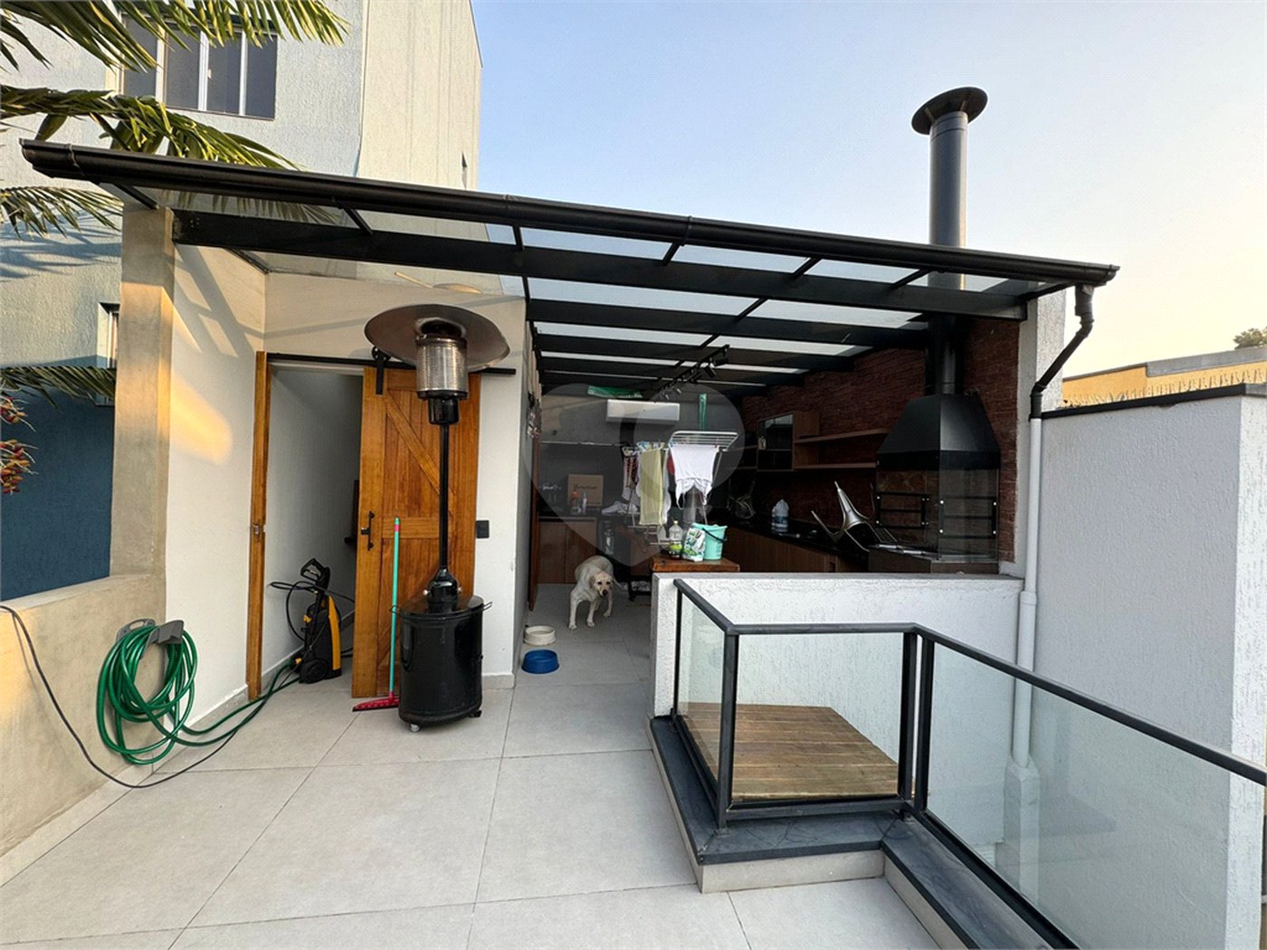 Casa à venda com 3 quartos, sendo 1 suíte, no condomínio Residencial Vegas, São Paulo - SP