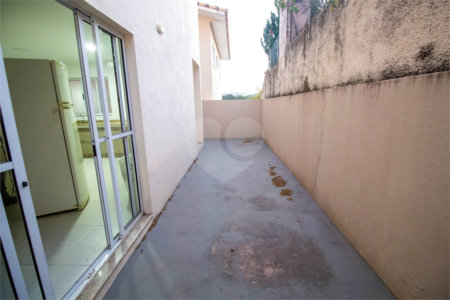 Casa à venda com 3 quartos, sendo 1 suíte, no condomínio Vilaregio, São Roque - SP