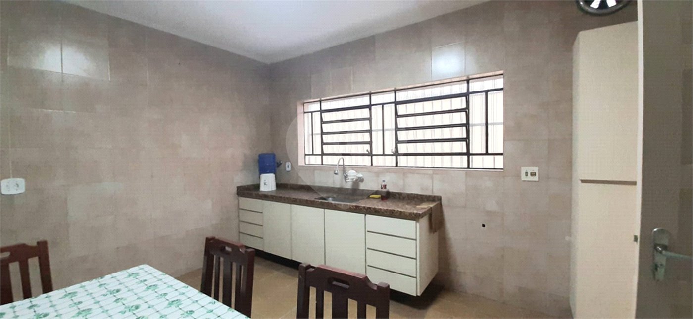 Sobrado amplo com 3 quartos, suíte e quintal para venda no Tremembé !!!