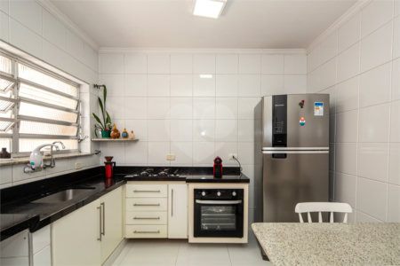 Casa à venda com 3 quartos, sendo 1 suíte, em Campo Belo, São Paulo, SP
