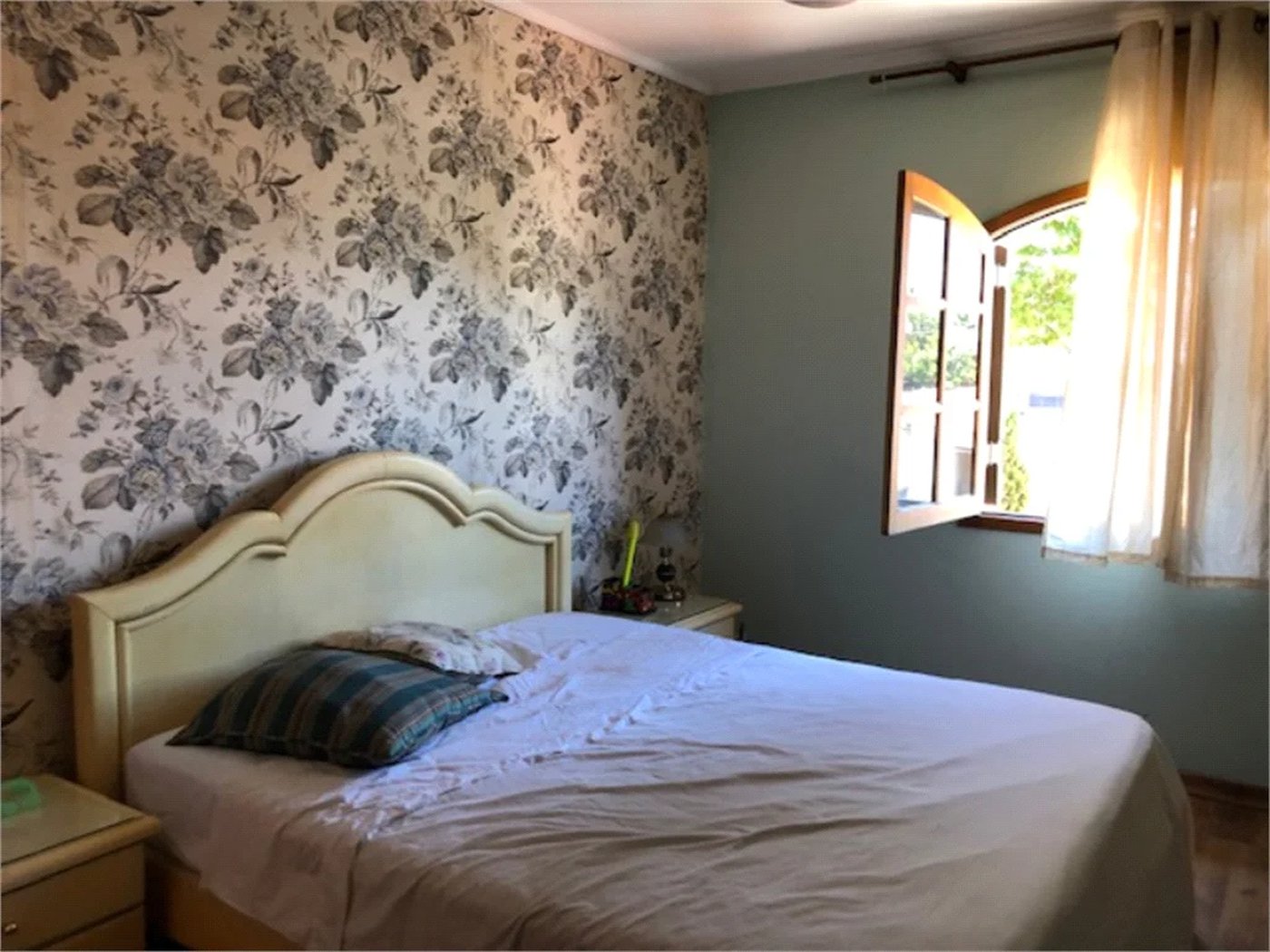 Casa à venda com 4 quartos, sendo 2 suítes,  em Jardim Leonor, São Paulo, SP