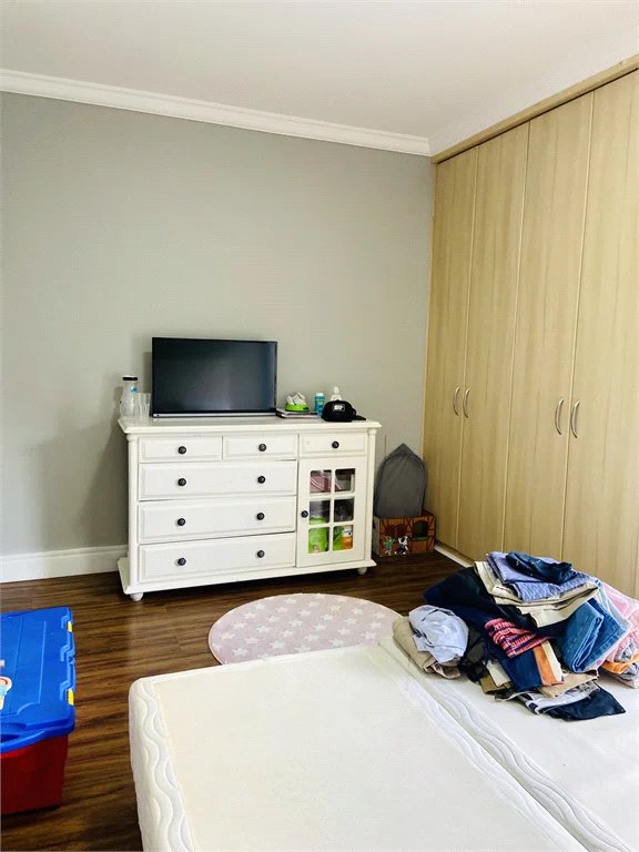 Casa à venda com 3 suítes em Jardim Londrina, São Paulo, SP