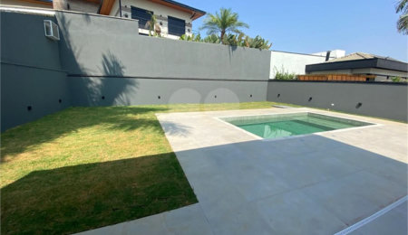 Casa à venda com 3 suítes no condomínio Shambala II, Atibaia - SP