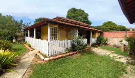 Chácara à venda com 4 quartos, sendo 1 suíte, em Vale San Fernando, Itapetininga, SP