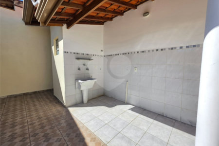 Casa à venda com 3 quartos, sendo 2 suítes, em Jardim Santo Antônio, Valinhos, SP