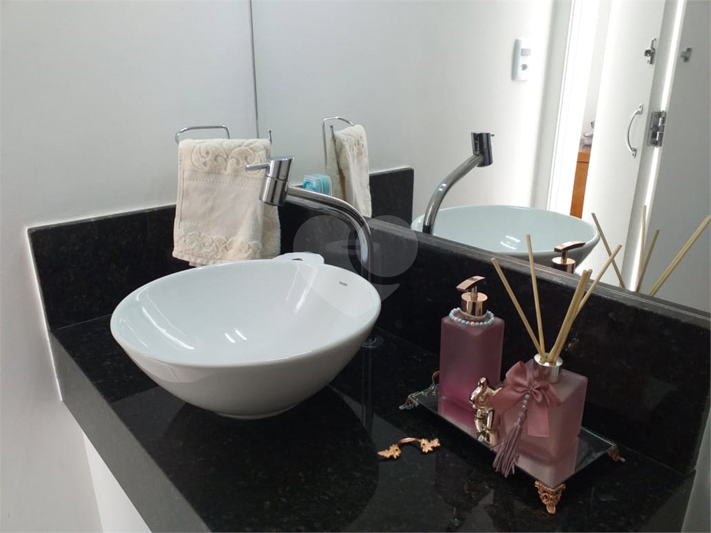 Sobrado à venda com 3 quartos, sendo 1 suíte, em Vila Mazzei, São Paulo, SP