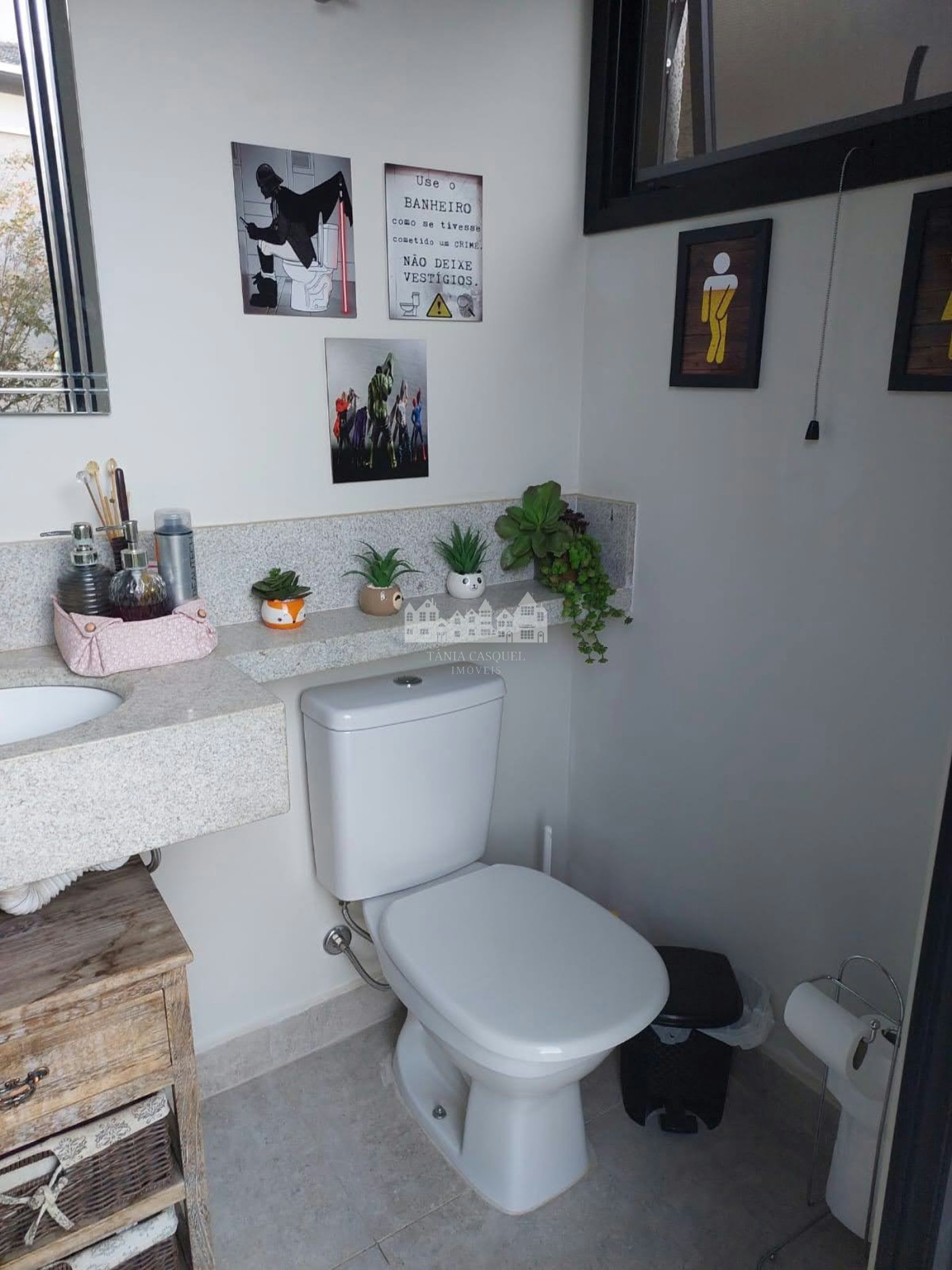 Casa à venda com 4 quartos, sendo 2 suítes,  no condomínio Figueira Garden, Atibaia - SP