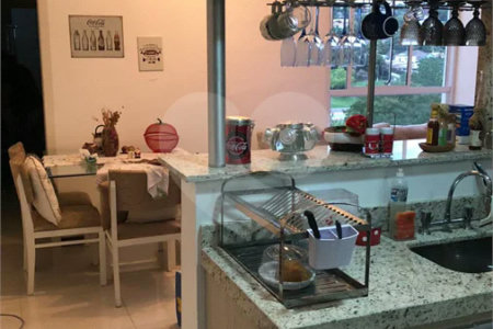 Apartamento em Bragança Paulista com 1 suíte, cozinha americana, varanda, 1 vaga garagem, área lazer com piscina e salão de festas