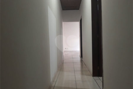 Casa à venda com 4 quartos, sendo 1 suíte, no Centro, São Roque, SP