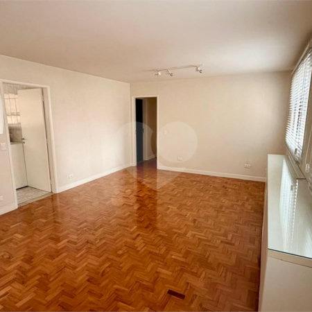 Apartamento à venda com 3 quartos, sendo 1 suíte,  em Moema, São Paulo, SP