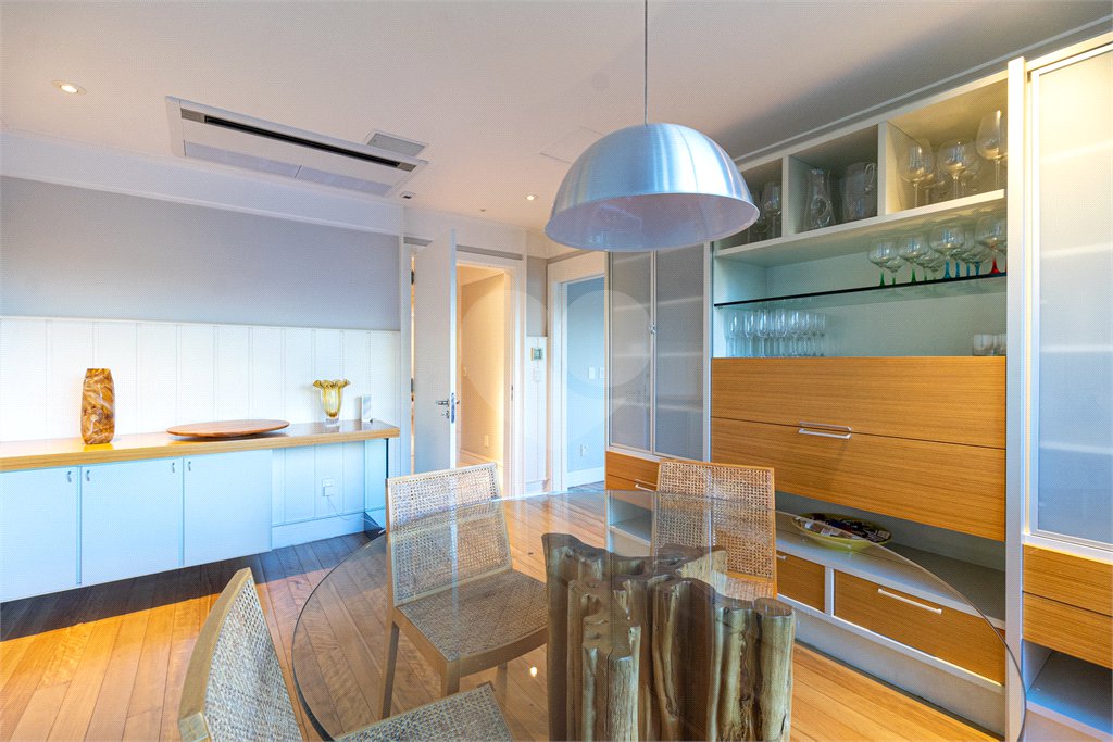 Apartamento à venda com 5 suítes em Moema, São Paulo, SP